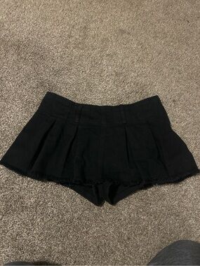 Edikted Black Pleated Mini Skort  used size small side zipper